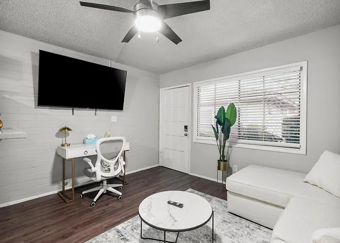 Stylish And Comfy 1b1b Retreat In Old Town Apartment *