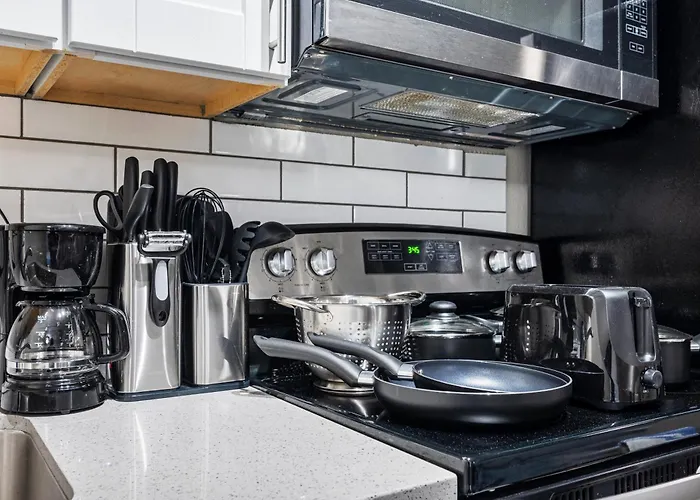 Stylish And Comfy 1b1b Retreat In Old Town Apartment *