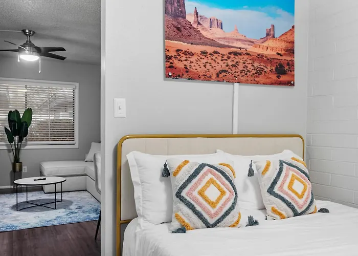 Stylish And Comfy 1b1b Retreat In Old Town